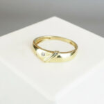 Geel gouden fantasie ring met 2 briljanten