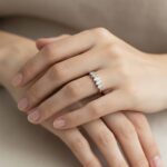 Wit gouden ring bezet met zirkonia