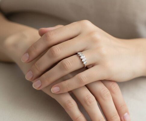 Wit gouden ring bezet met zirkonia