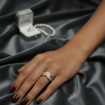 Gouden v model ring met zirkonia