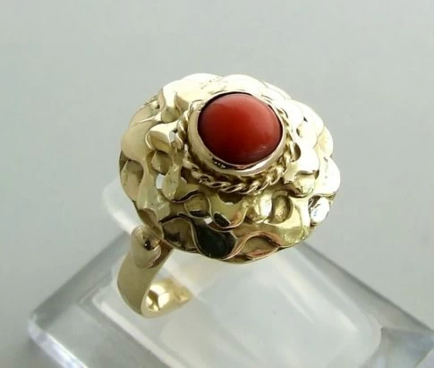 Geel gouden bloedkoraal ring