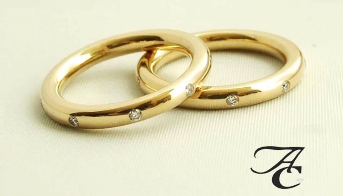 Geel gouden trouwringen met diamanten Geel gouden trouwringen met diamanten