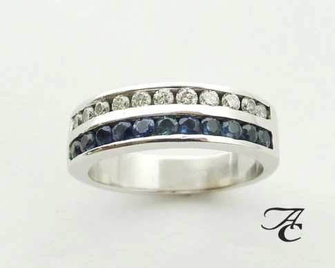 Wit gouden ring met briljanten en saffieren