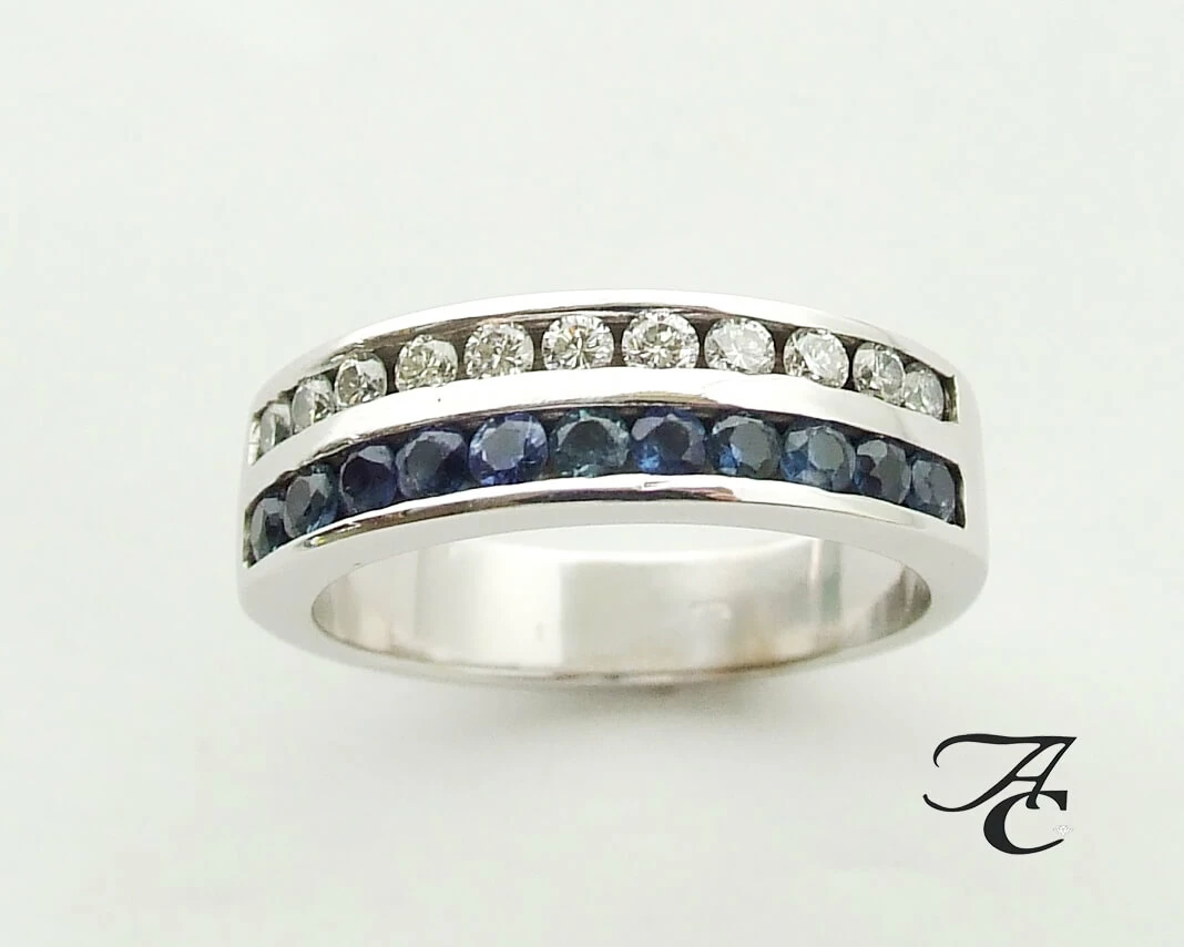 Wit gouden ring met briljanten en saffieren