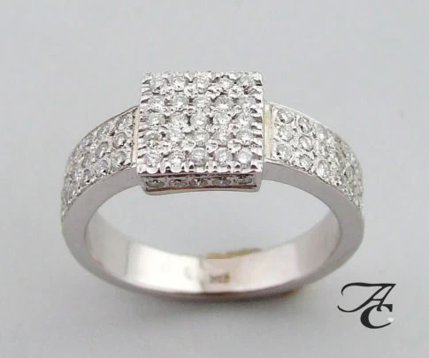 Wit gouden ring met briljanten