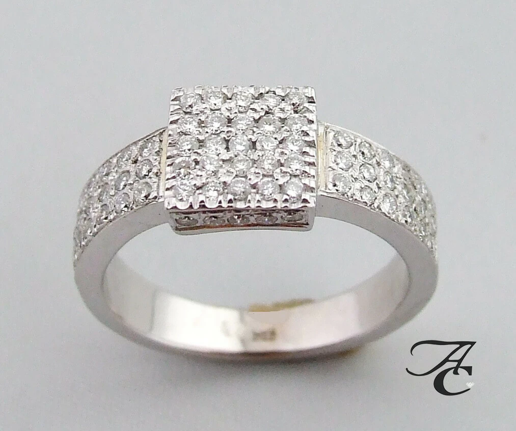 Wit gouden ring met briljanten