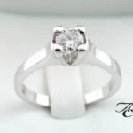 Wit gouden ring met solitair briljant Wit gouden ring met solitair briljant