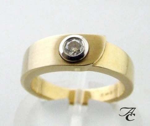 Atelier Christian gouden ring met solitair briljant