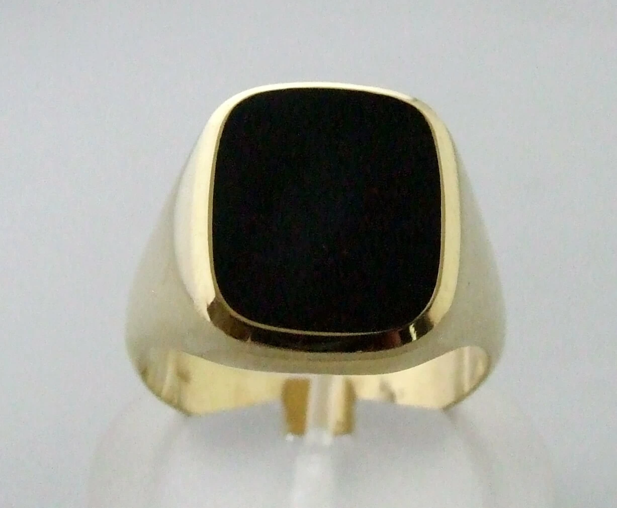 Gouden zegelring met lagensteen