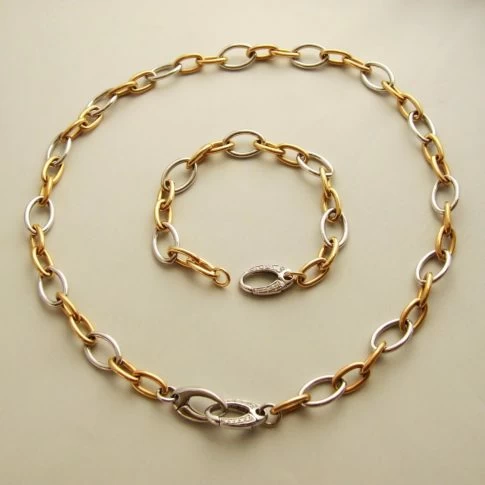 Gouden collier en armband met briljanten