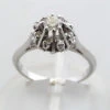 Wit gouden rozetring met diamanten