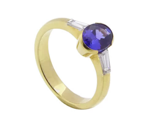 18 karaat gouden ring met tanzaniet en diamanten