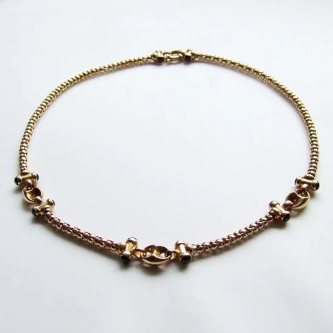 Gouden collier met saffier