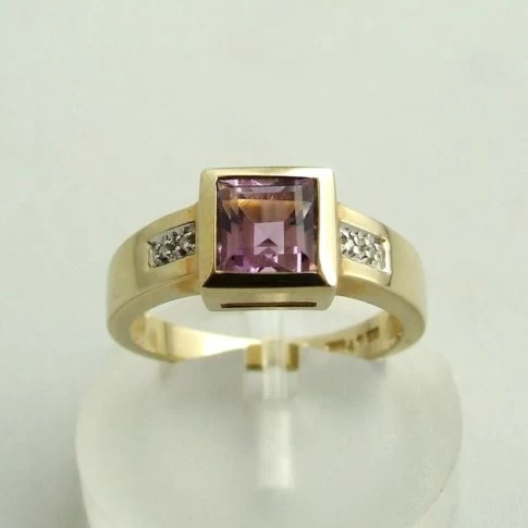 Geel gouden ring met amethist