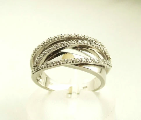 Wit gouden Christian ring met diamant