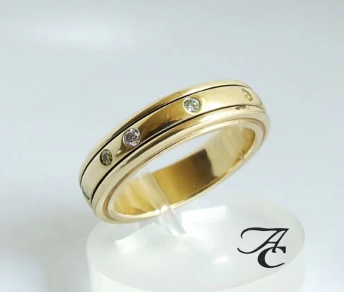 Atelier Christian gouden ring met diamanten