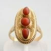 Gouden ring met bloedkoraal