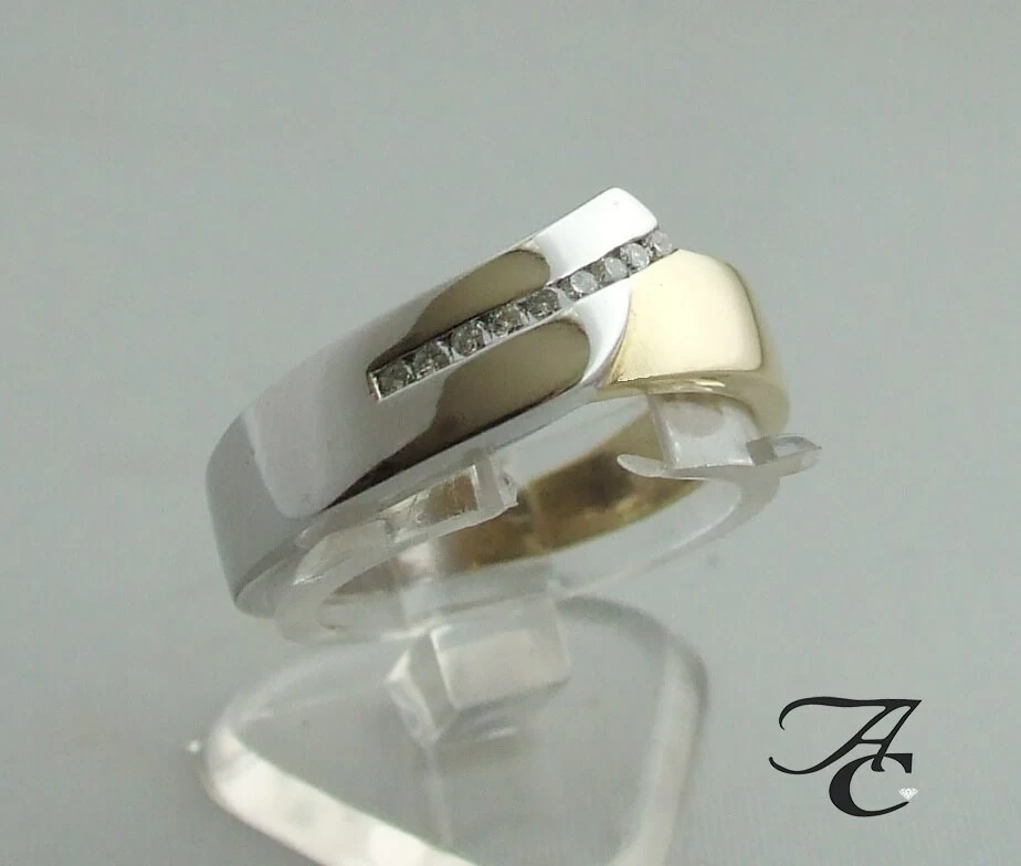 Geel en wit- gouden ring met briljanten