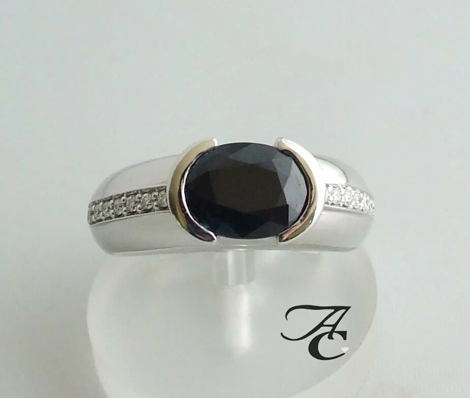 Wit gouden ring met briljanten en saffier