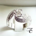Wit gouden diamanten ring