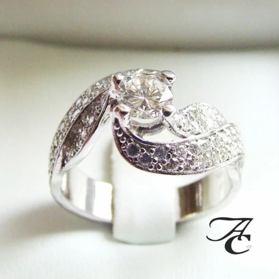 Wit gouden diamanten ring