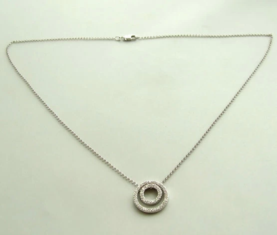 Wit gouden collier met diamanten hanger