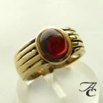 Atelier Christian gouden ring met granaat