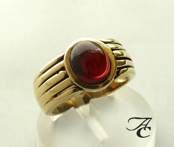 Atelier Christian gouden ring met granaat