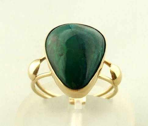 Geel gouden ring met malachiet