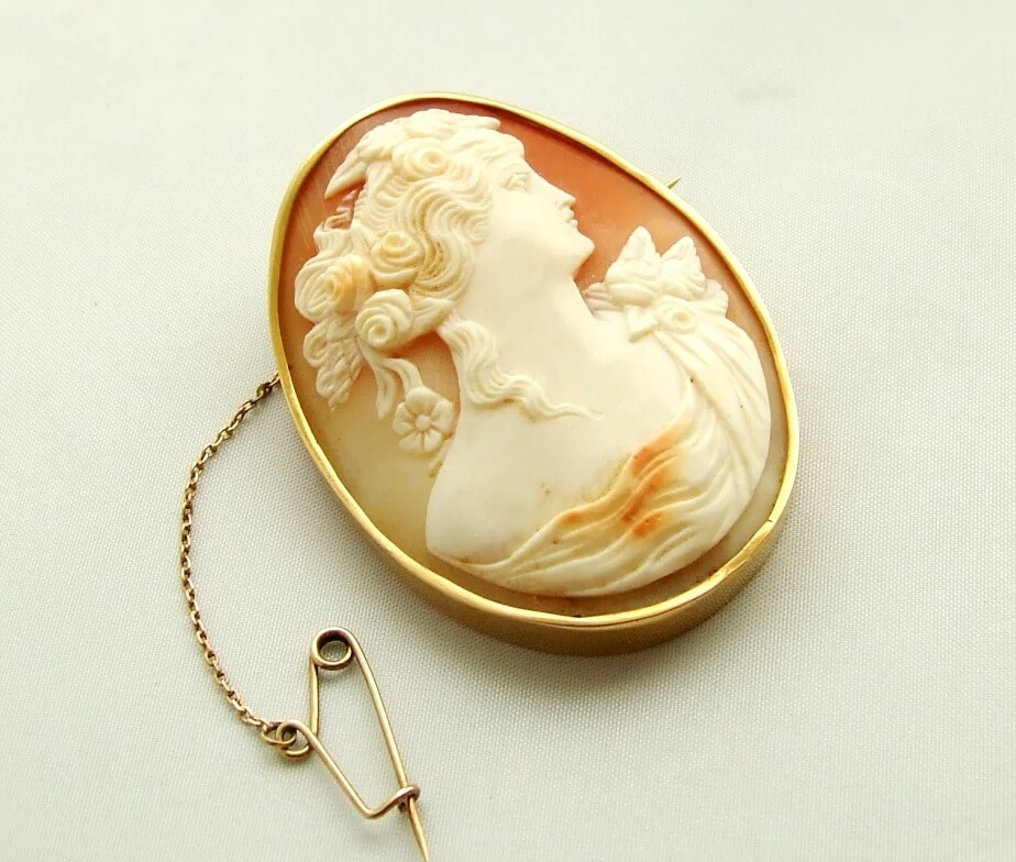Gouden camee broche