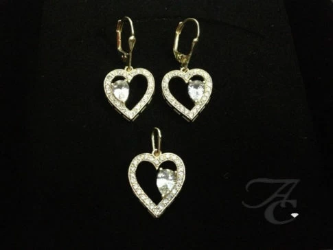 Wit gouden oorhangers met hanger