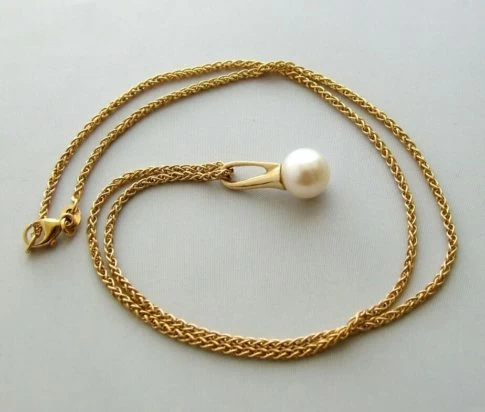 Geel gouden collier met parelhanger