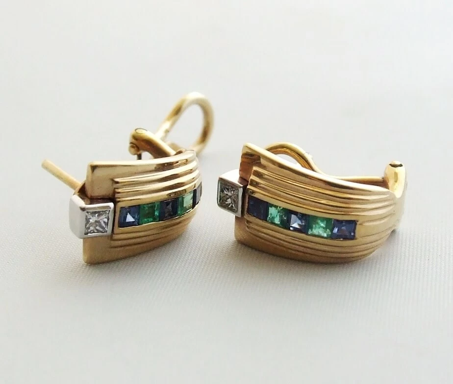 Gouden oorbellen met diamant, saffier en smaragd