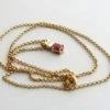 Gouden collier met robijn hanger