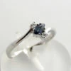 Wit gouden ring met saffier en diamant
