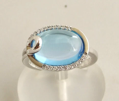 Gouden ring met topaas en diamant