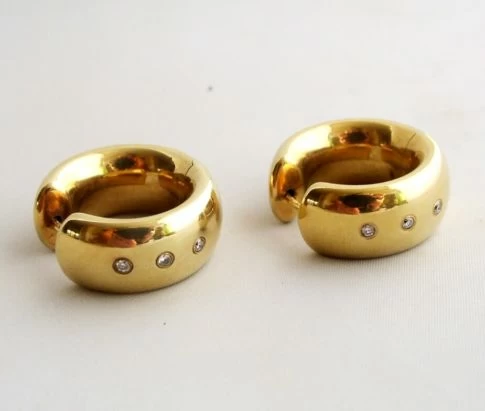 Gouden oorbellen met diamant