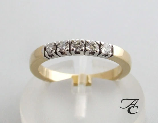 Gouden alliance ring met briljant