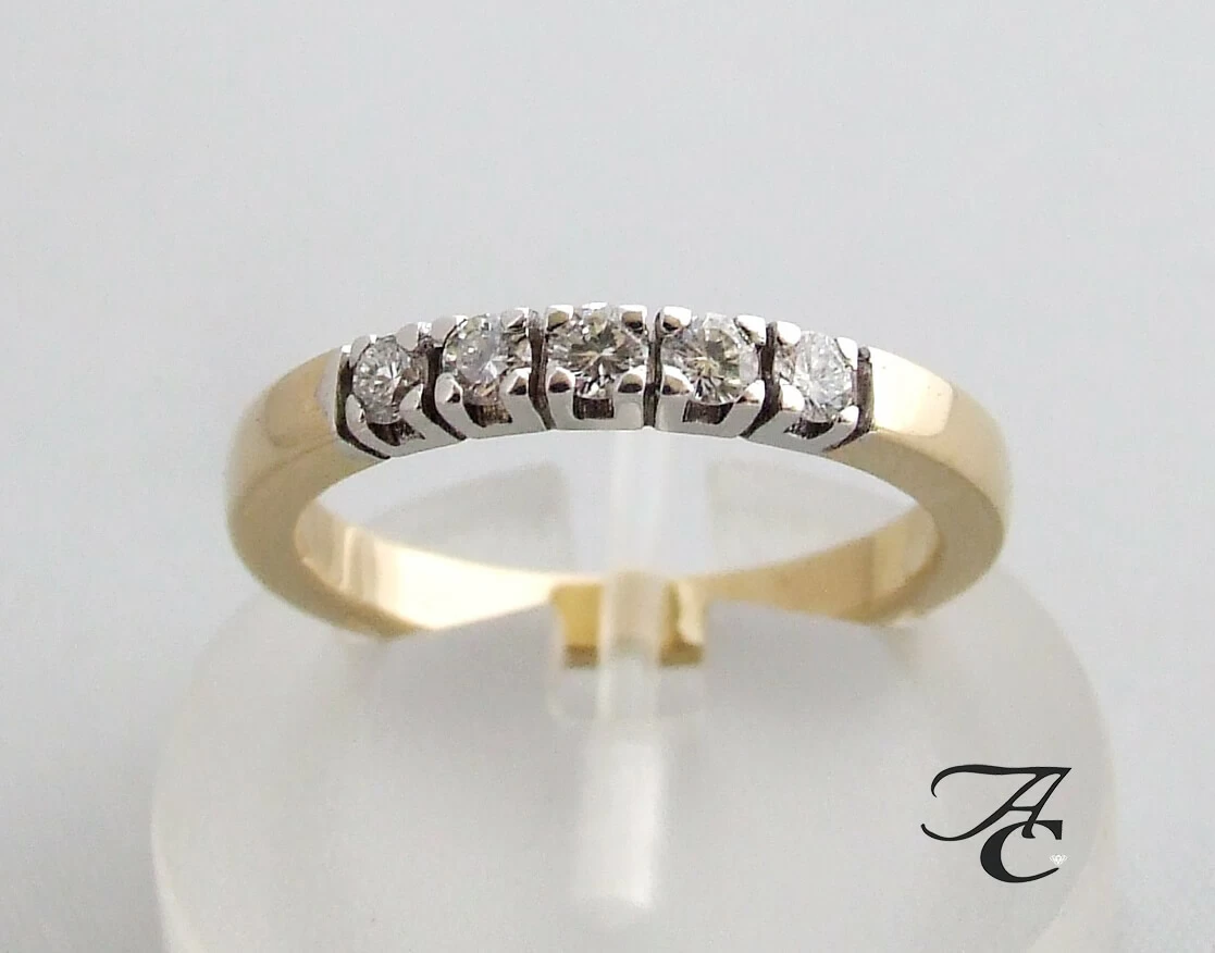 Gouden alliance ring met briljant