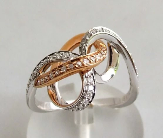 Bicolor gouden ring met diamanten Bicolor gouden ring met diamanten