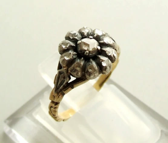 Geel gouden ring met roosdiamant Geel gouden ring met roosdiamant