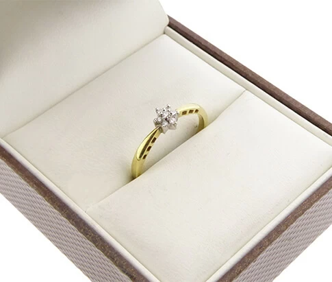 Occasion geel gouden ring met diamant