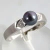 Wit gouden Christian ring met parel en diamant