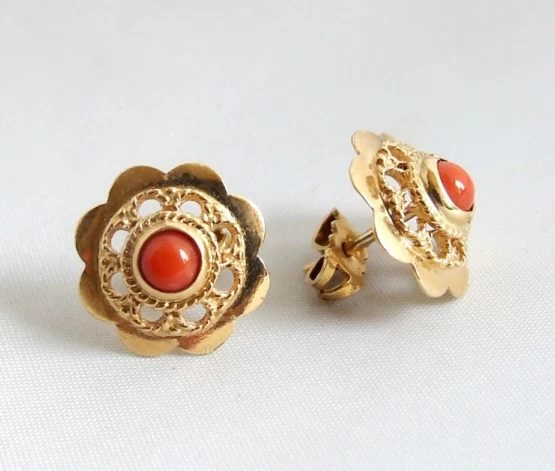 Gouden occasion oorbellen met bloedkoraal