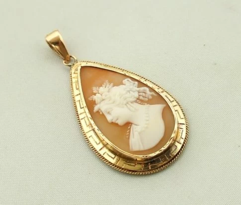Gouden camee hanger