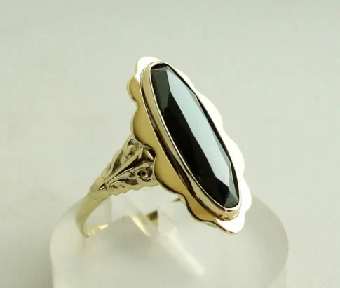 Gouden ring met hematiet