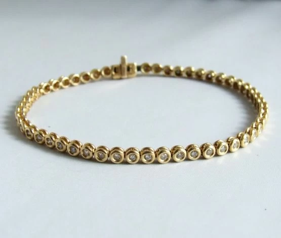 Gouden tennisarmband met diamanten Gouden tennisarmband met diamanten
