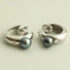 Wit gouden oorbellen met parels en diamant