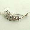 Wit gouden broche met diamant