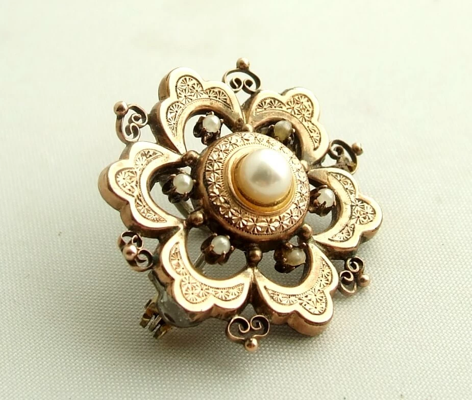Goud en zilveren broche met parels